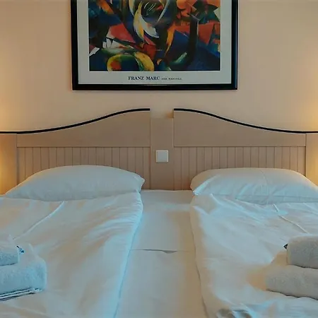 Seerosen By Rujana Binz