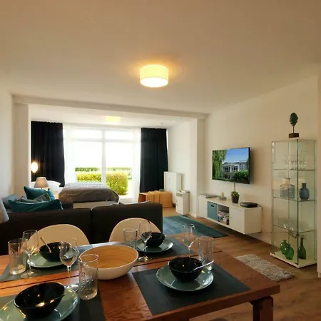 Seerosen By Rujana Binz